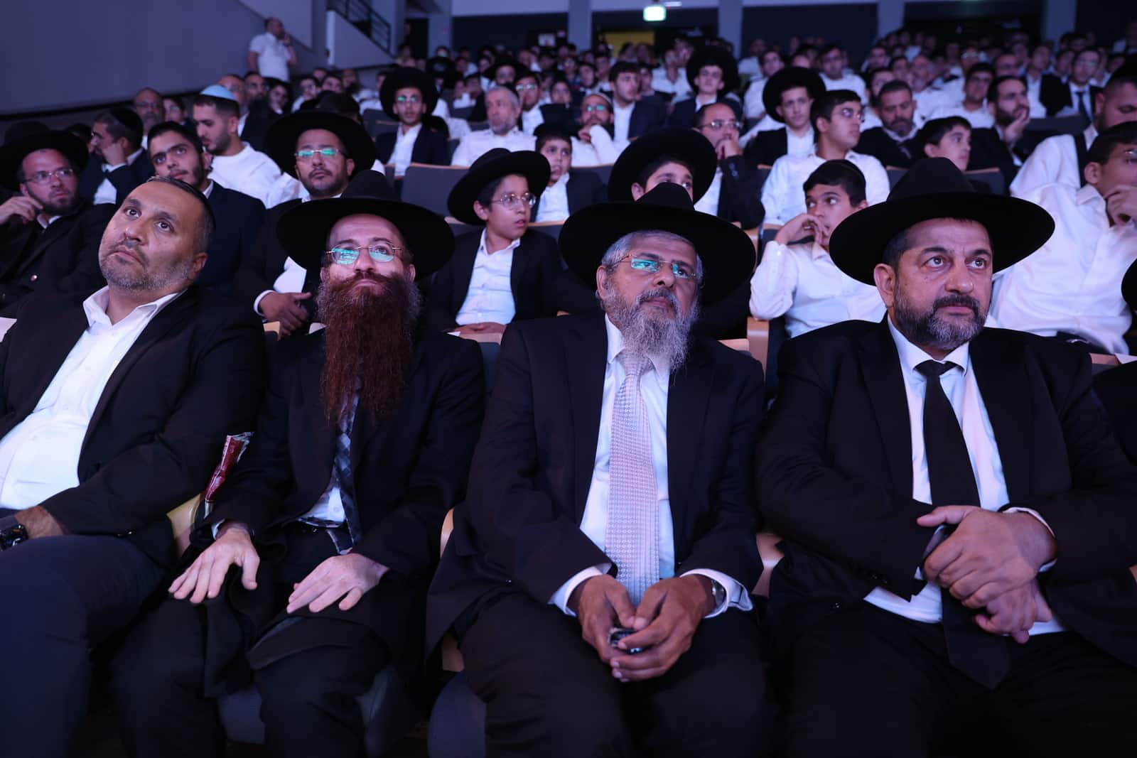 בתל אביב העניקו מלגות לכותבי חידושי תורה לענ מרן הגרע יוסף זצל