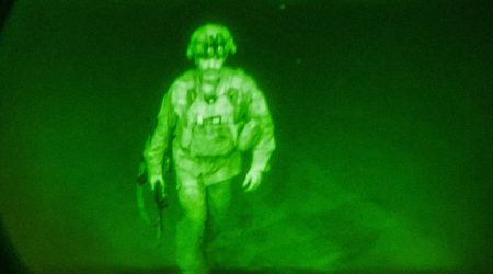 החייל האמריקני האחרון שעזב את אפגניסטן, צילום: הטוויטר הרשמי של הפנטגון