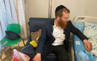 הרב דב גלושטיין בבית החולים הדסה בירושלים
